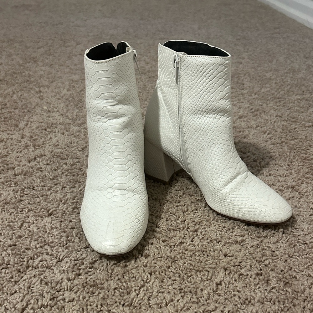 Chinese Laundry Daria Block Bootie White